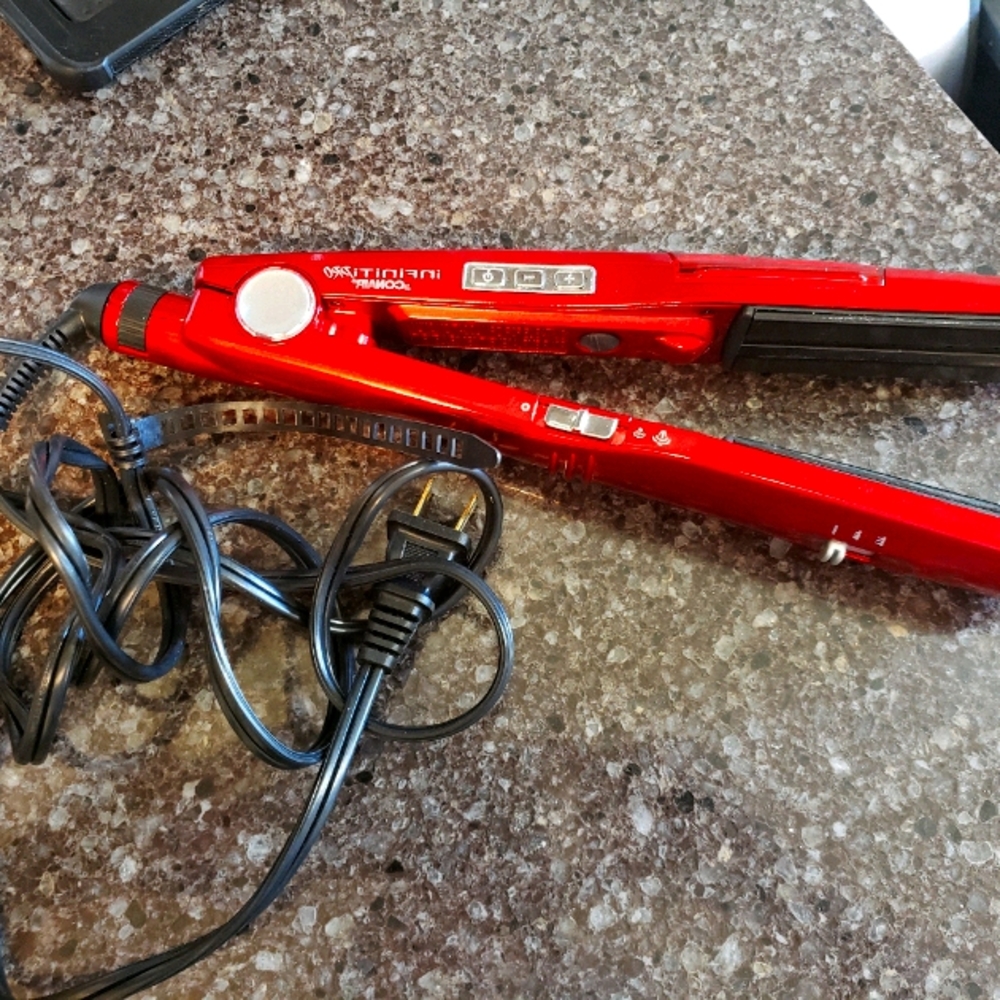 Infiniti Pro by Conair Ionic Steam Flat Iron; 1 1/